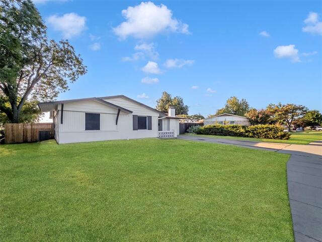 1802 Fairfax, Lane Carrollton, TX photo 2