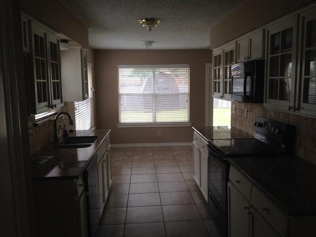 1608 Glenhill, Lane Lewisville, TX photo 4