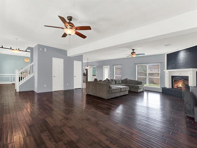1315 Normandy, Lane Allen, TX photo 9