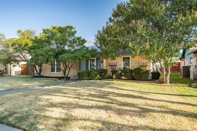 1304 River Oaks Drive, Flower Mound, TX photo 3