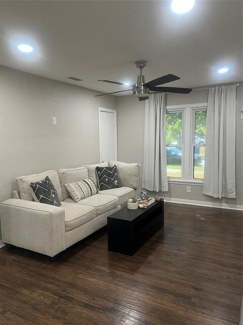1021 E Russell, Avenue Carrollton, TX photo 4