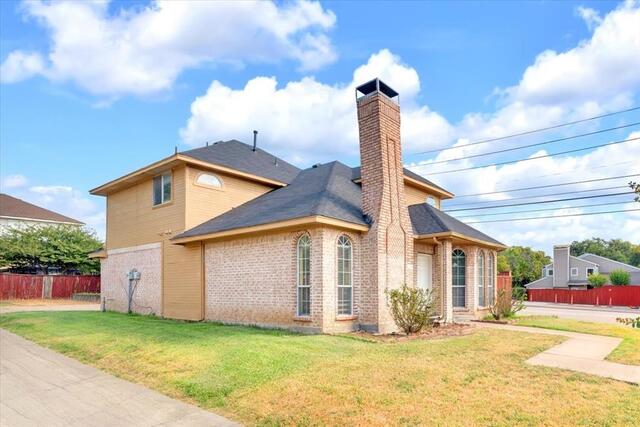 2200 Meadowstone, Drive Carrollton, TX photo 3