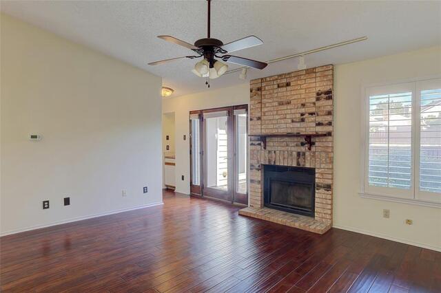 2109 Brook Mount, Court Carrollton, TX photo 5