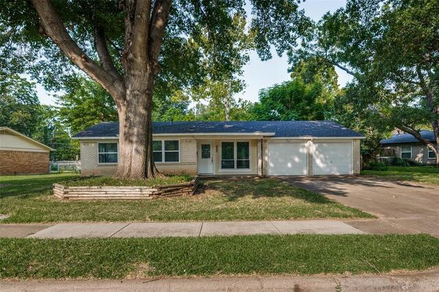800 Sherwood Drive, Arlington, TX image
