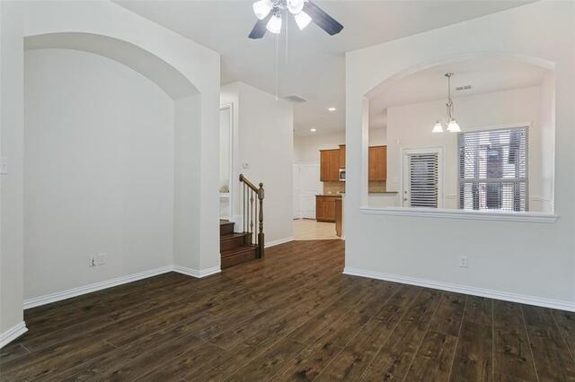 1613 Black Duck Terrace, E Carrollton, TX photo 2