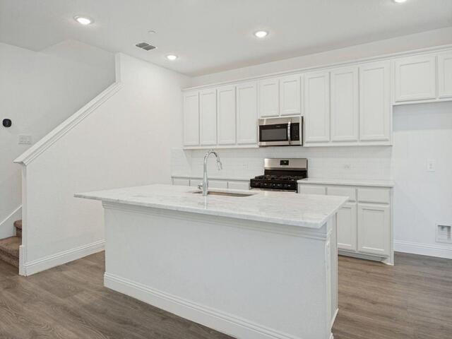 1024 Thomas, Place Carrollton, TX photo 5