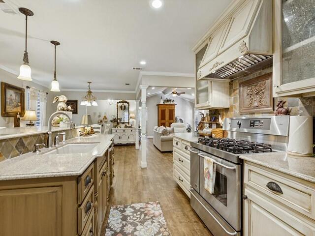 2712 Mollimar, Drive Plano, TX photo 9
