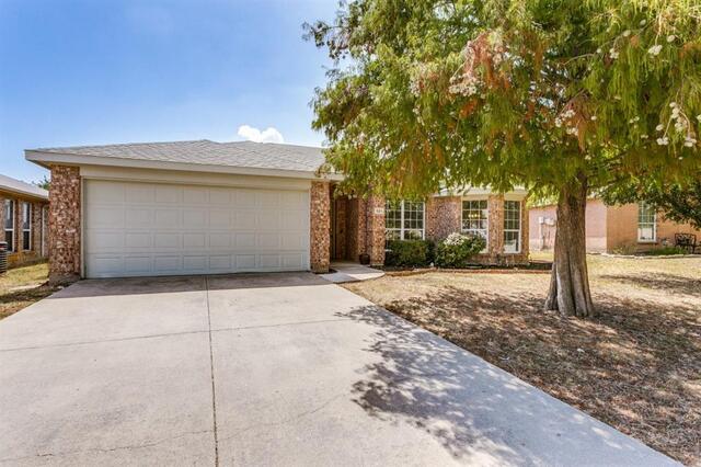 321 Tripp, Trail Denton, TX photo 2