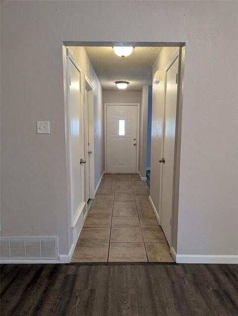 2727 Colonial, Drive Carrollton, TX photo 4