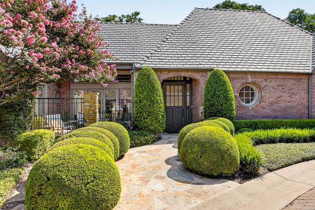 4902 Westbriar Drive, Fort Worth, TX image