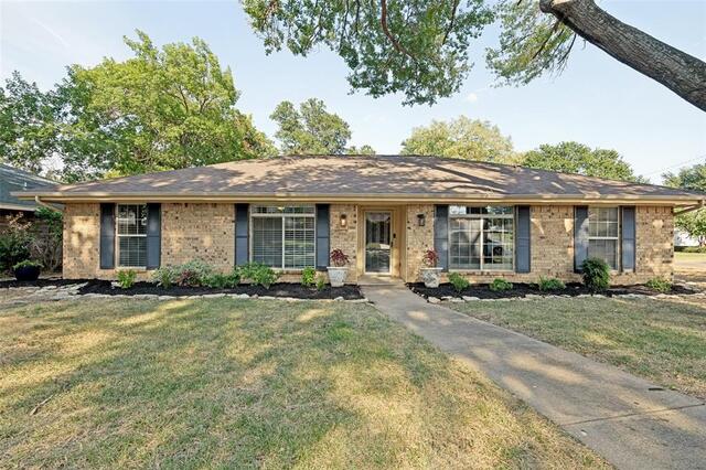 2401 Radcliffe Drive, Arlington, TX image