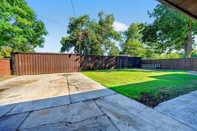 1813 Baxley, Drive Carrollton, TX photo 25