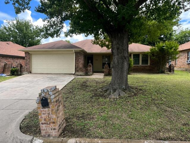 934 Robinwood Drive, Arlington, TX image