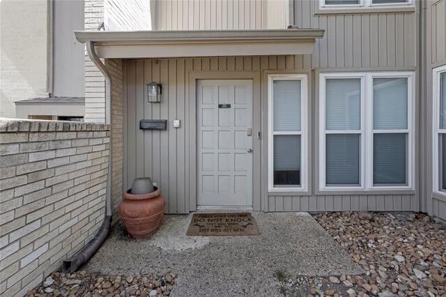2902 Country Place, Circle Carrollton, TX photo 3