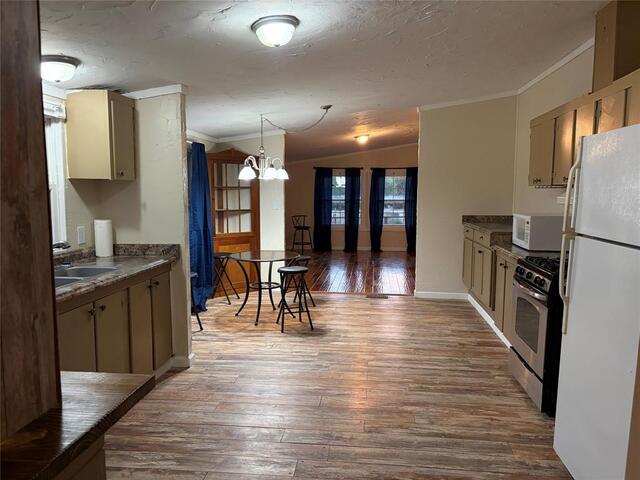 7424 N Locust, Street Denton, TX photo 2
