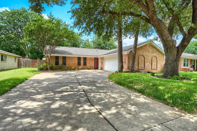 821 Prestwick Street, Bedford, TX image