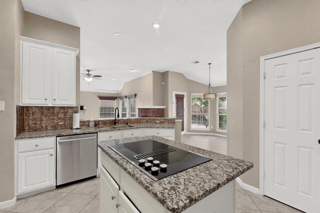 605 Oak Hollow Lane, Flower Mound, TX photo 3