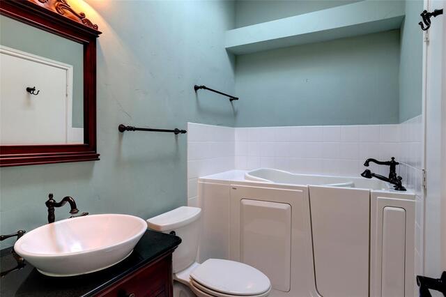 2109 Brook Mount, Court Carrollton, TX photo 18