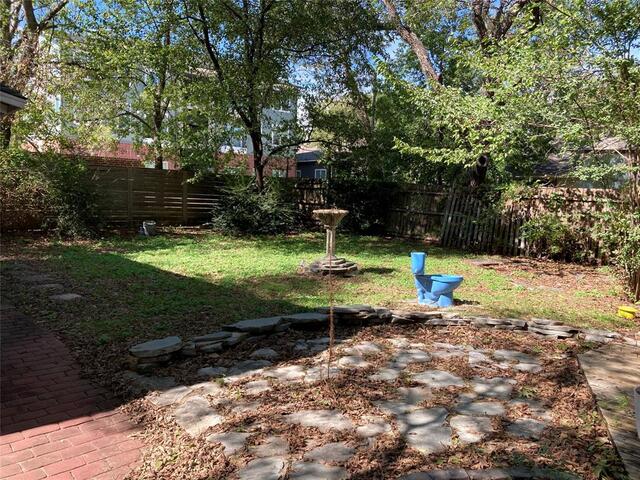 1409 N Austin, Street Denton, TX photo 4