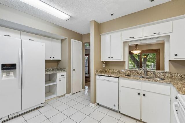 1806 Lakecrest, Court Carrollton, TX photo 14