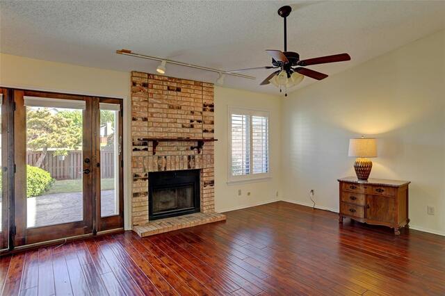 2109 Brook Mount, Court Carrollton, TX photo 3