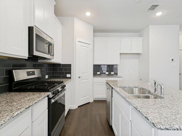 2201 Paxton, Way Denton, TX photo 11