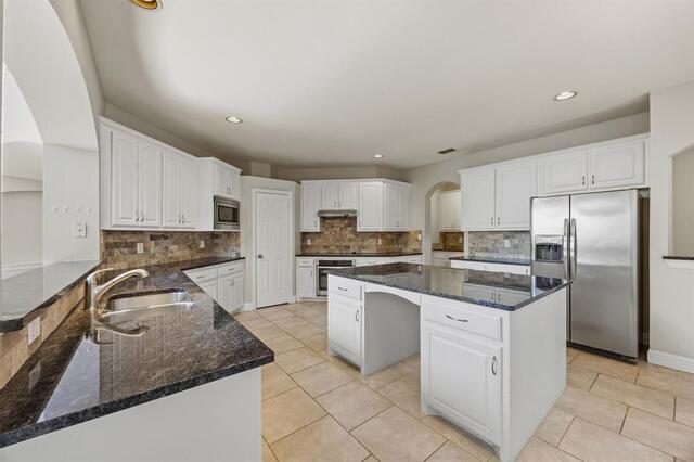 2022 Country Brook, Lane Allen, TX photo 14