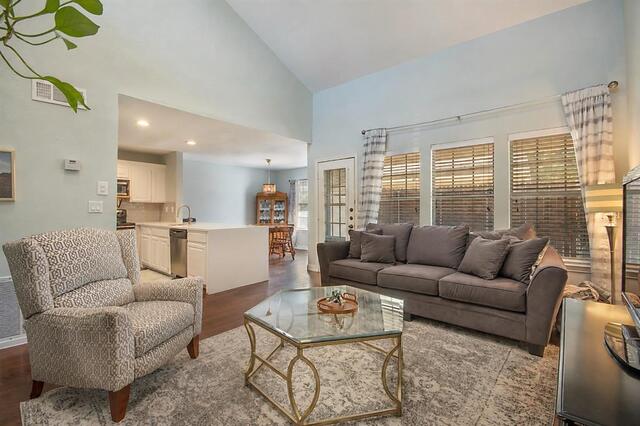 704 Creekwood, Drive Lewisville, TX photo 4