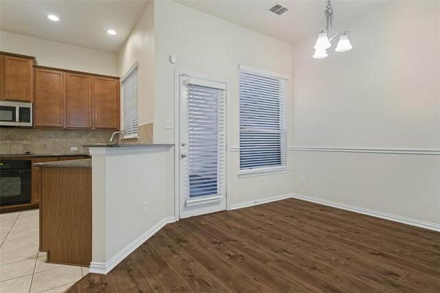 1613 Black Duck Terrace, E Carrollton, TX photo 6