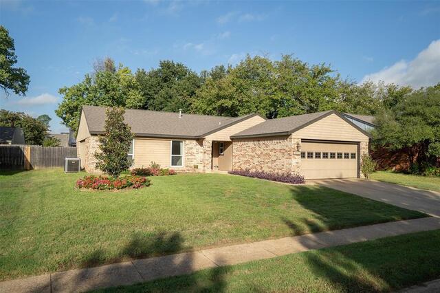 3911 White Oak Court, Flower Mound, TX photo 3