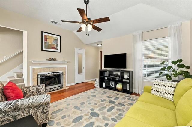 2524 Brooke, Trail Carrollton, TX photo 4
