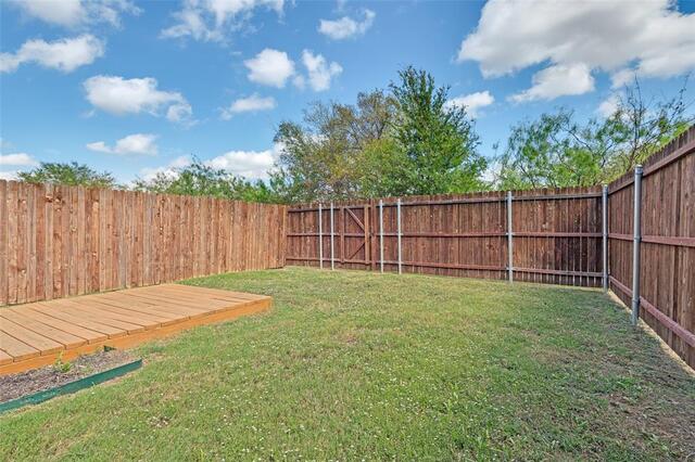 533 Hutchinson, Lane Lewisville, TX photo 3
