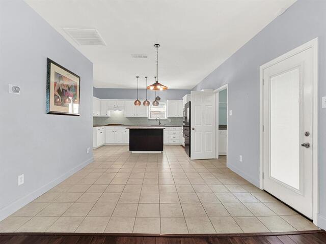 1315 Normandy, Lane Allen, TX photo 17