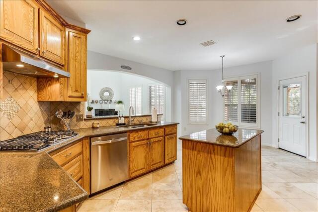 1702 Meridian, Court Keller, TX photo 3