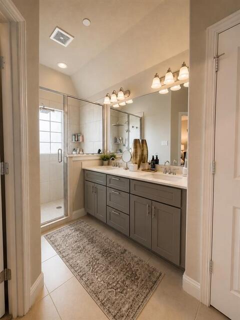 585 Hutchinson, Lane Lewisville, TX photo 12