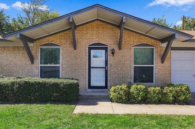 2905 Regal, Road Denton, TX photo 2