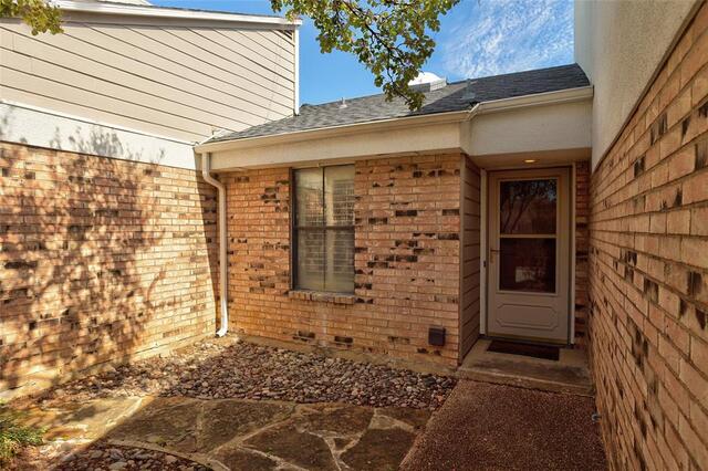 2109 Brook Mount, Court Carrollton, TX photo 2