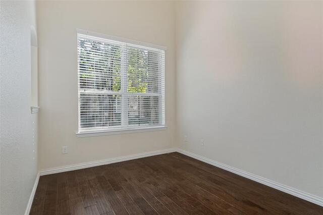 1613 Black Duck Terrace, E Carrollton, TX photo 10