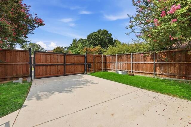 1100 Yorkshire, Drive Carrollton, TX photo 35