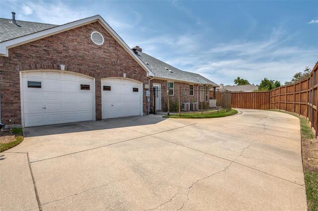 1533 Estates, Way Carrollton, TX photo 25
