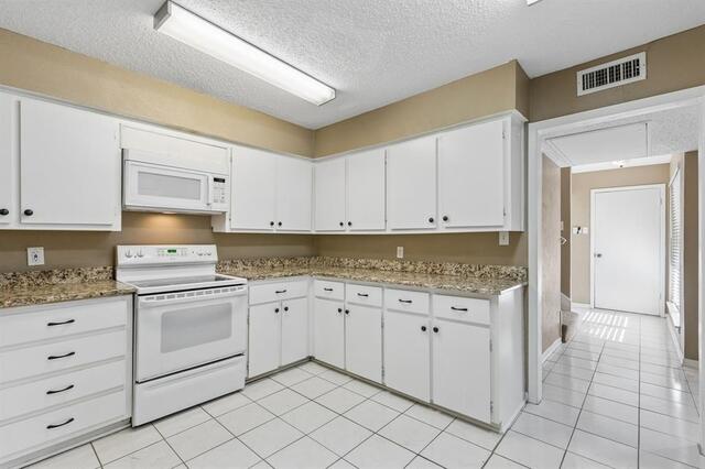 1806 Lakecrest, Court Carrollton, TX photo 13