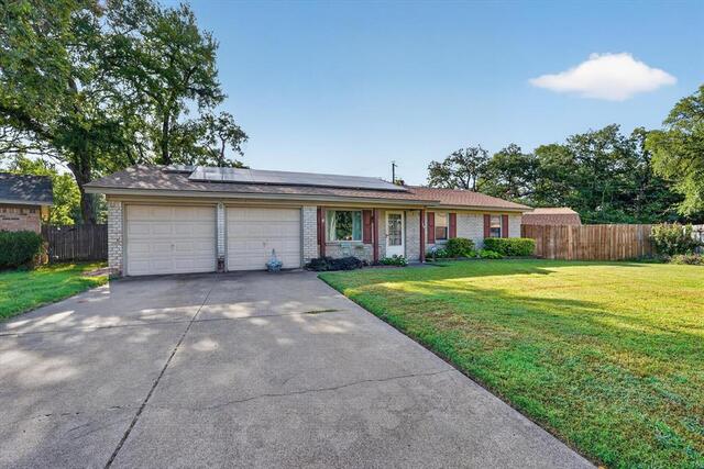 184 Oakhurst Drive, Bedford, TX image