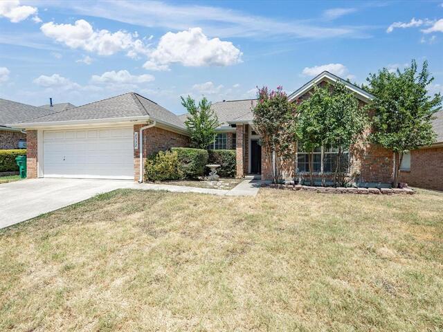 2532 John, Drive Denton, TX photo 2