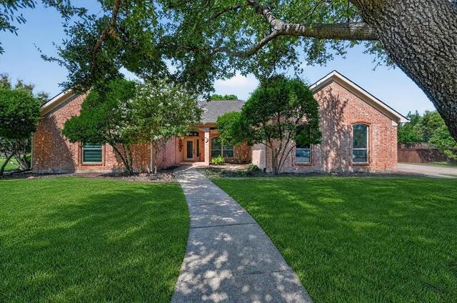 4901 Forest Hill Drive, Flower Mound, TX photo 3