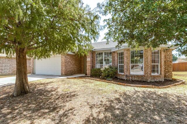 321 Tripp, Trail Denton, TX photo 3