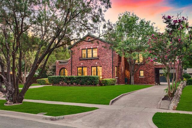 2127 Pembroke Drive, Fort Worth, TX image
