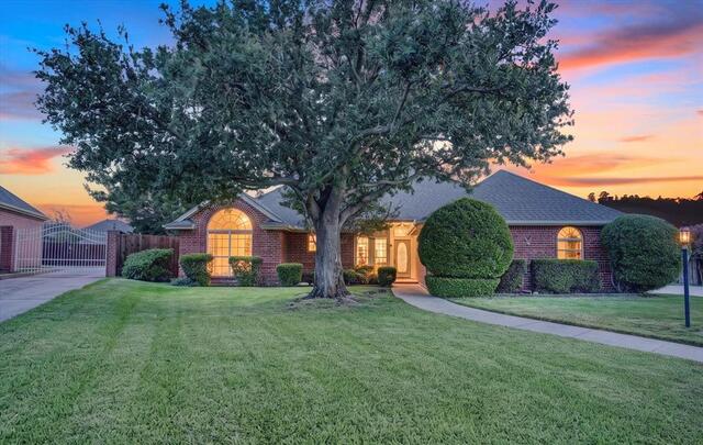 729 Bent Tree Court, Hurst, TX image