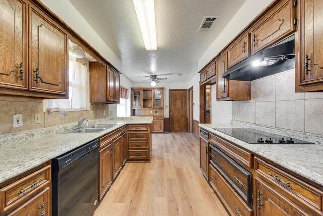 1616 Saxony, Place Carrollton, TX photo 13