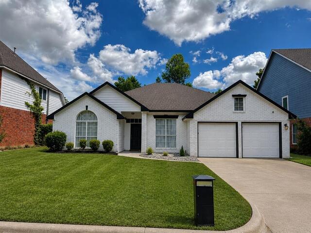 2202 S Branch Drive, Arlington, TX image