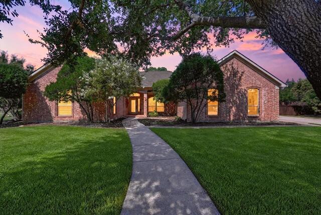 4901 Forest Hill Drive, Flower Mound, TX photo 2